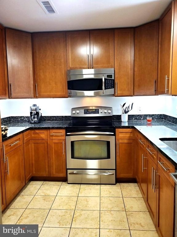 155 Potomac - Photo 8