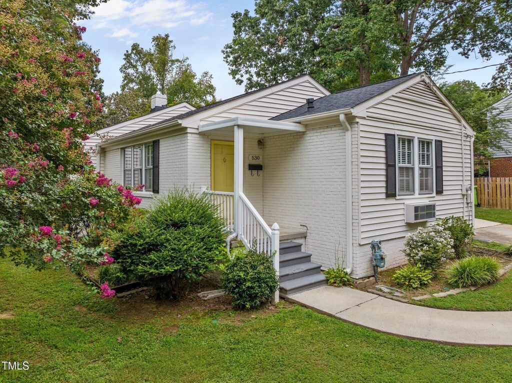 530 Banks Street - Photo 1