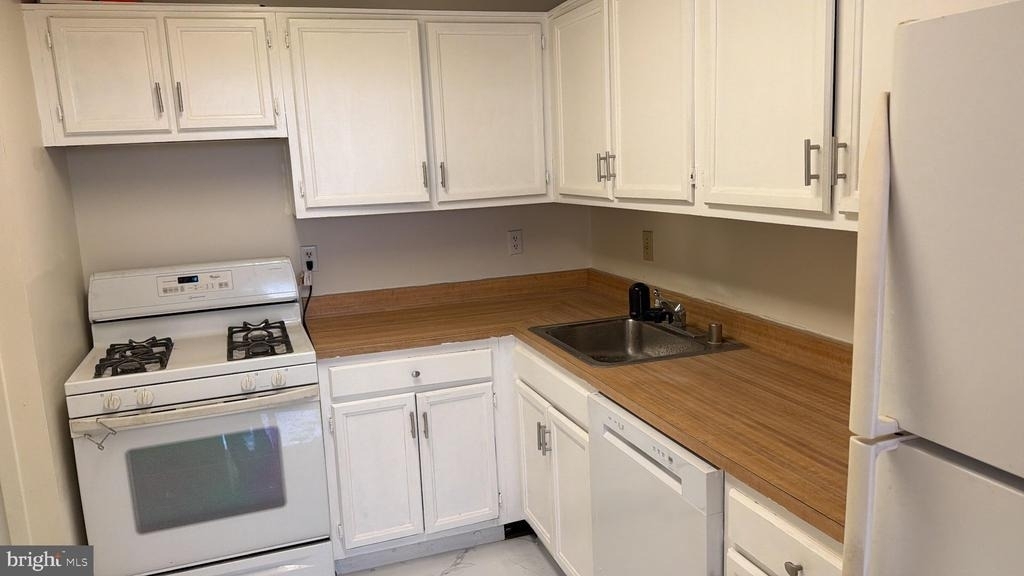 5225 Pooks Hill Road - Photo 32