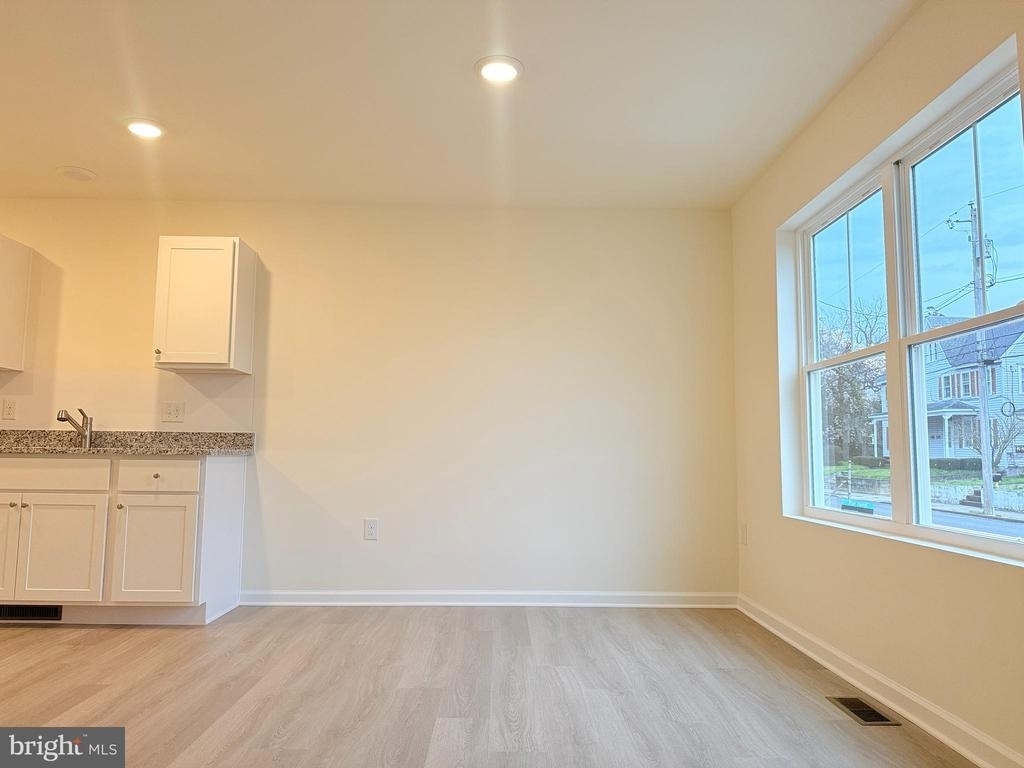 400 N Walnut St - Photo 2