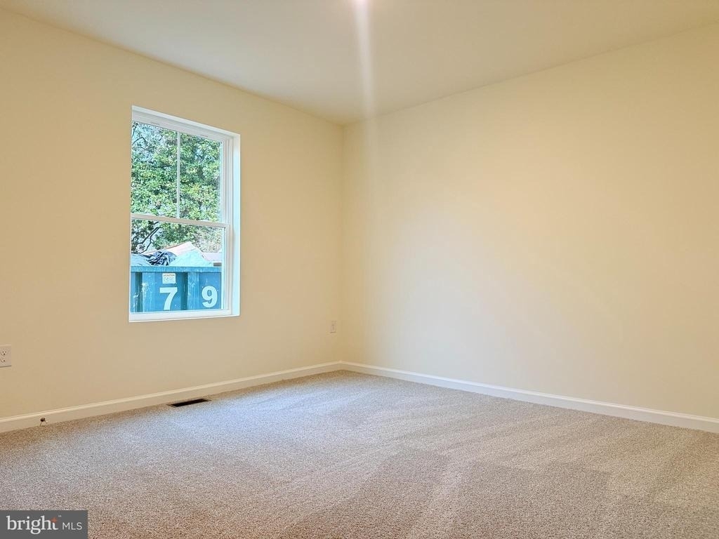 400 N Walnut St - Photo 5