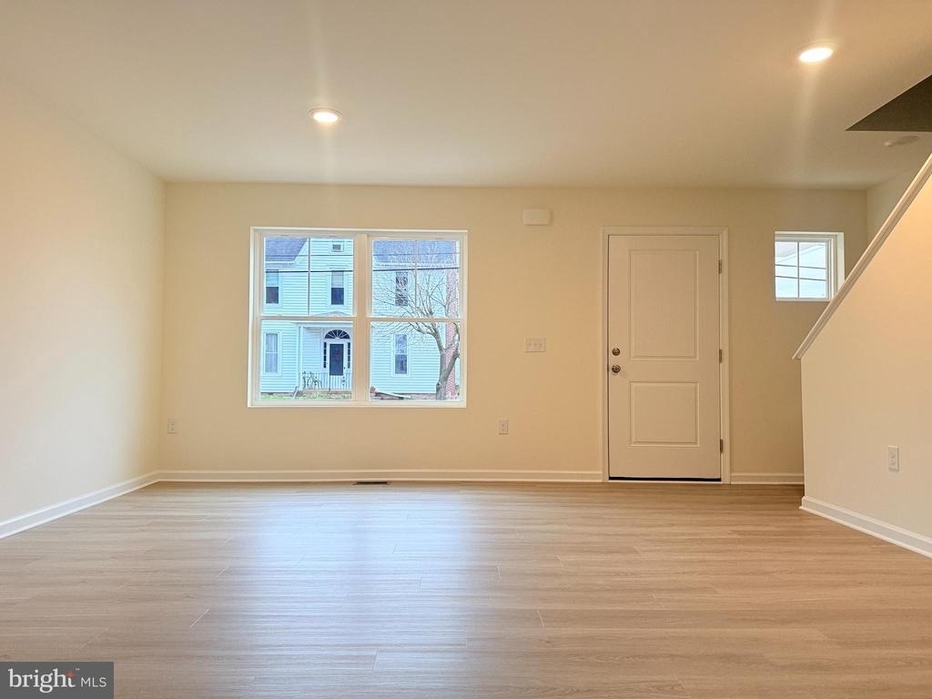 400 N Walnut St - Photo 1