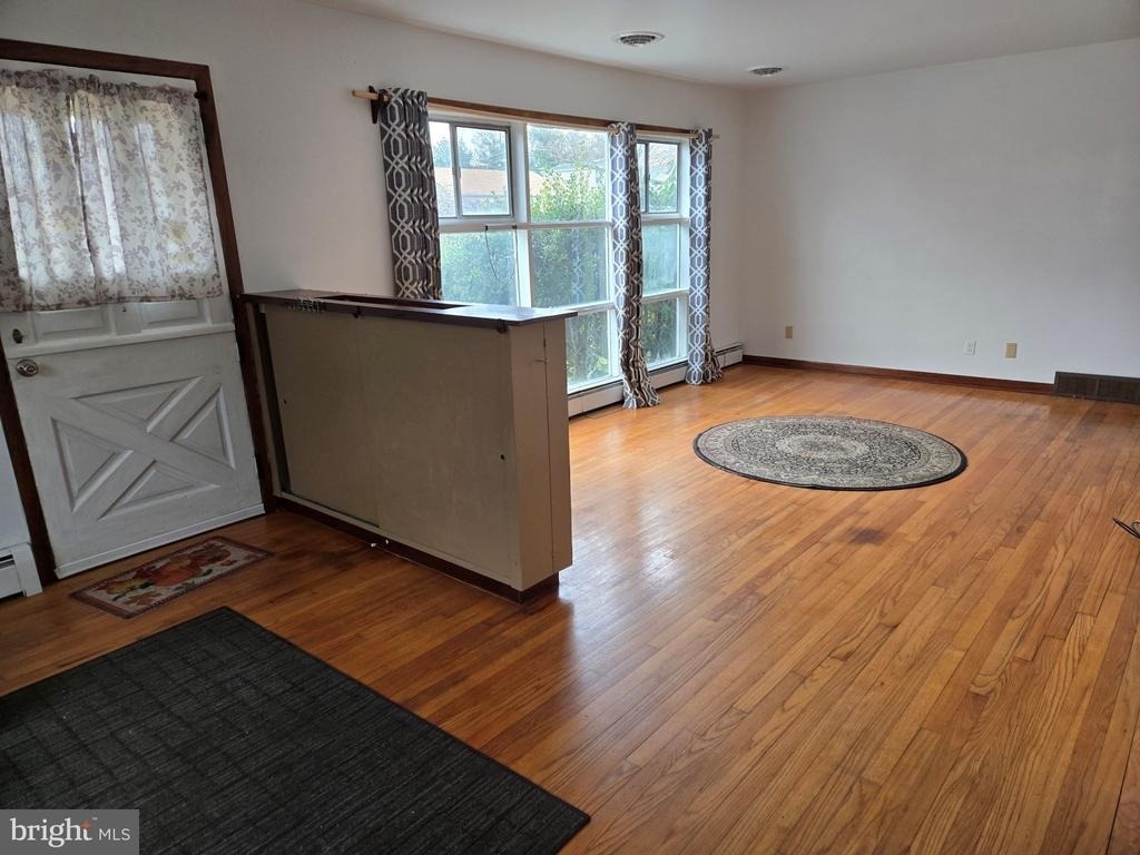 522 Carol Street - Photo 2