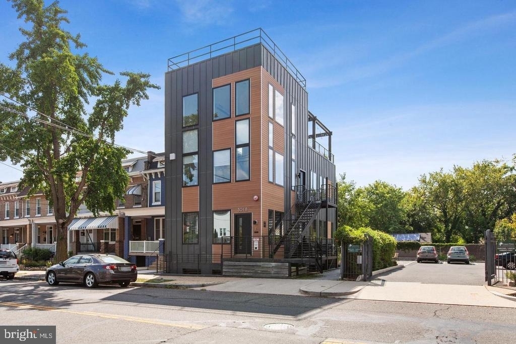 3018 12th Street Ne - Photo 0