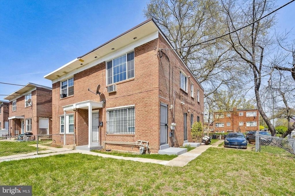 1244 Savannah Place Se - Photo 0