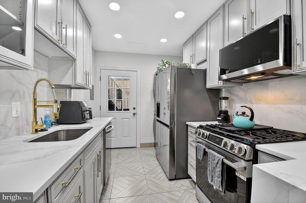 1919 19th Street Nw - Photo 5