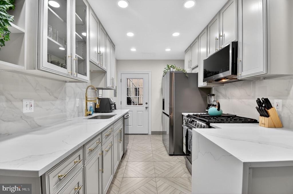 1919 19th Street Nw - Photo 4