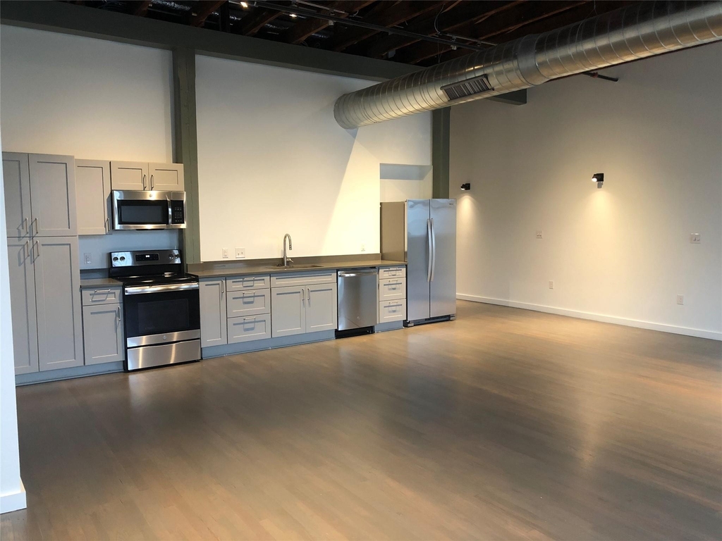 102 E 2nd St - Photo 4