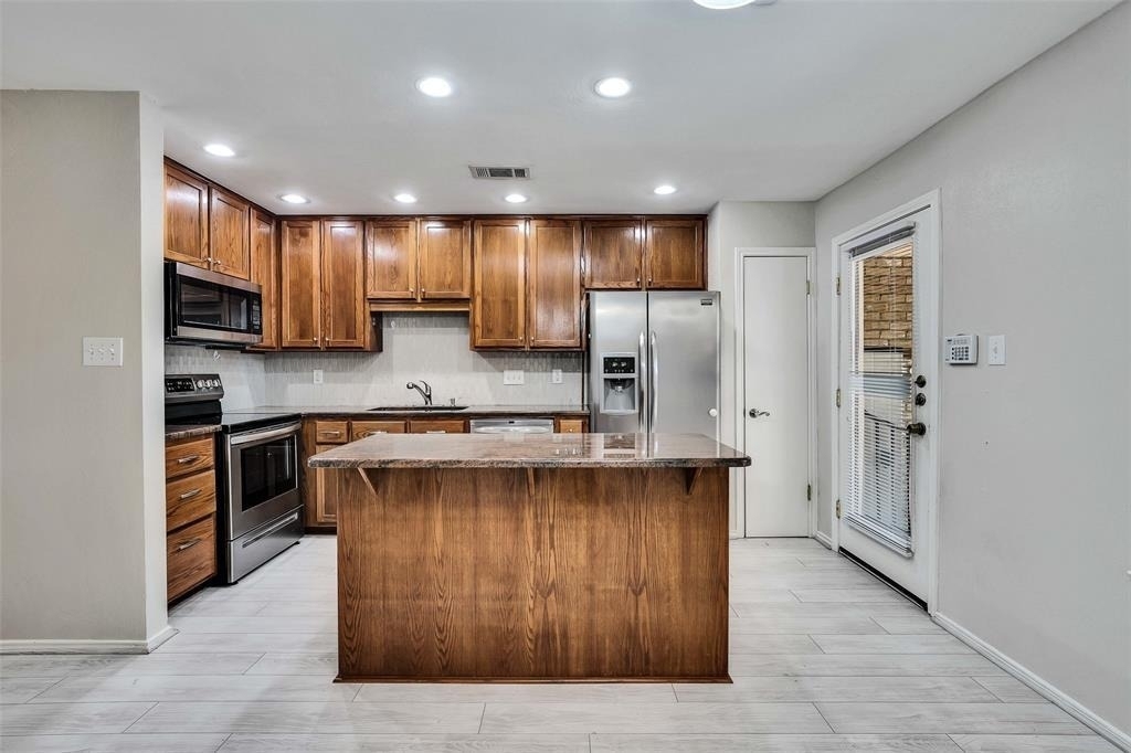 8219 Summer Side Dr - Photo 2