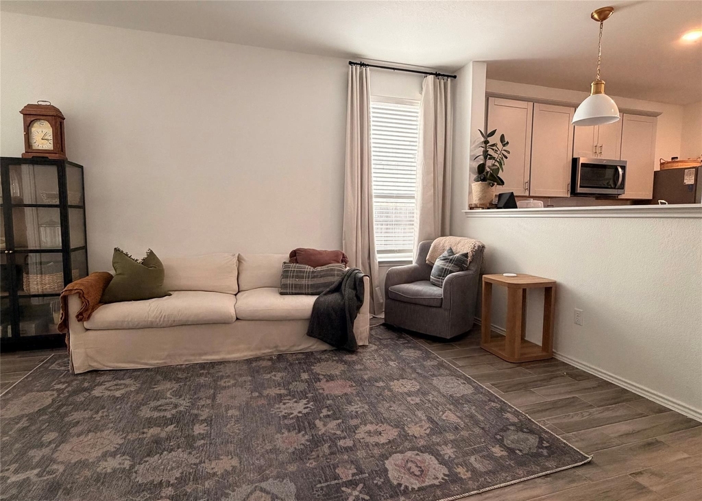 112 Bennington Dr - Photo 2