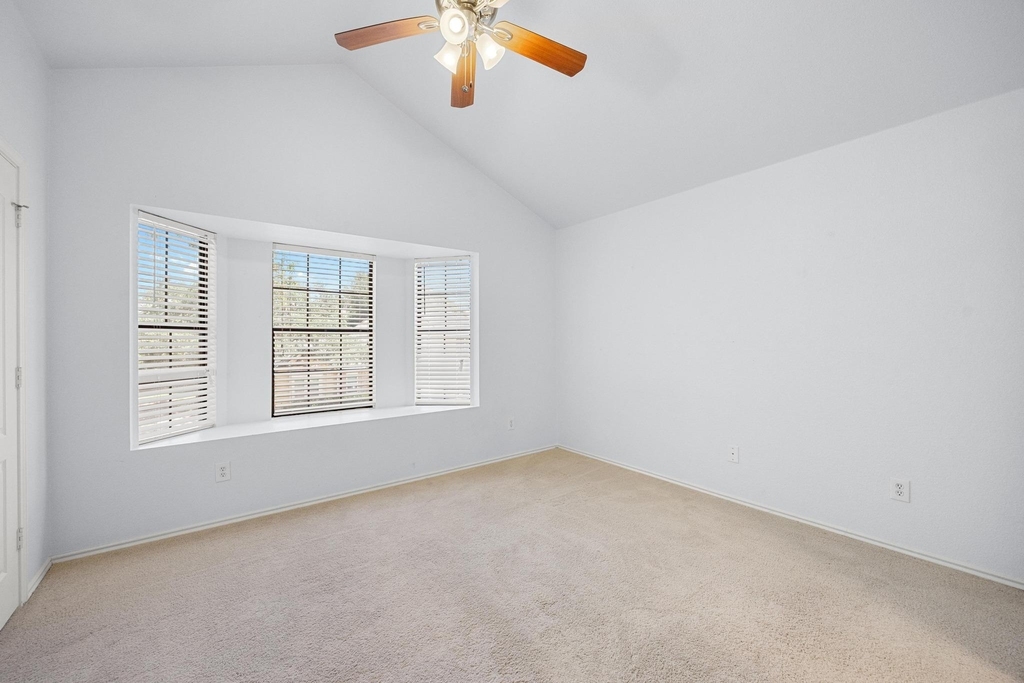 11901 Swearingen Dr - Photo 15