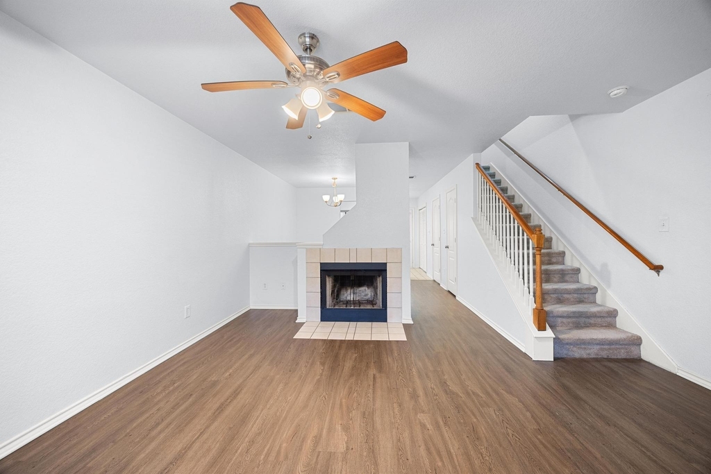 11901 Swearingen Dr - Photo 2