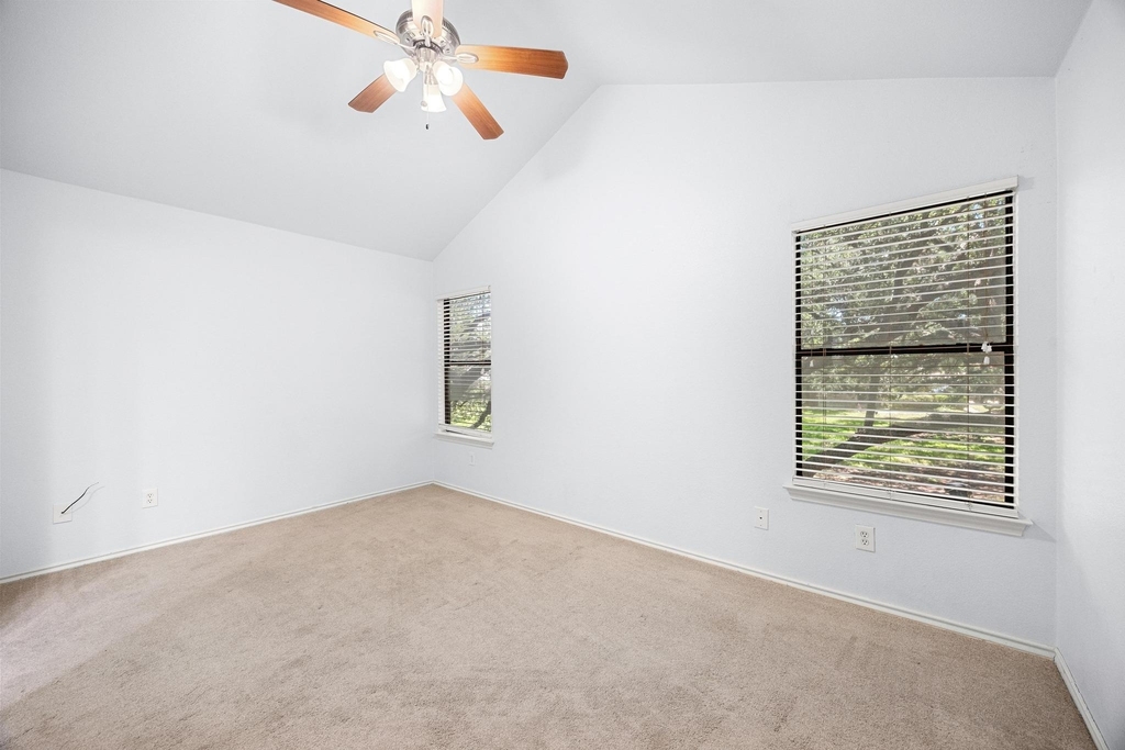 11901 Swearingen Dr - Photo 11
