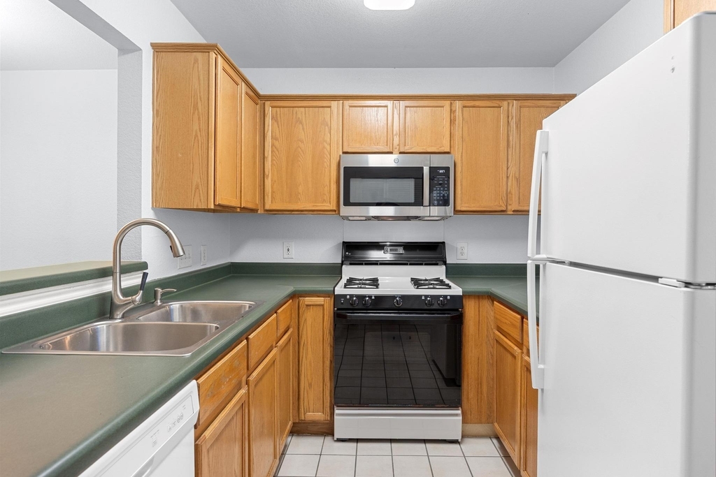 11901 Swearingen Dr - Photo 6