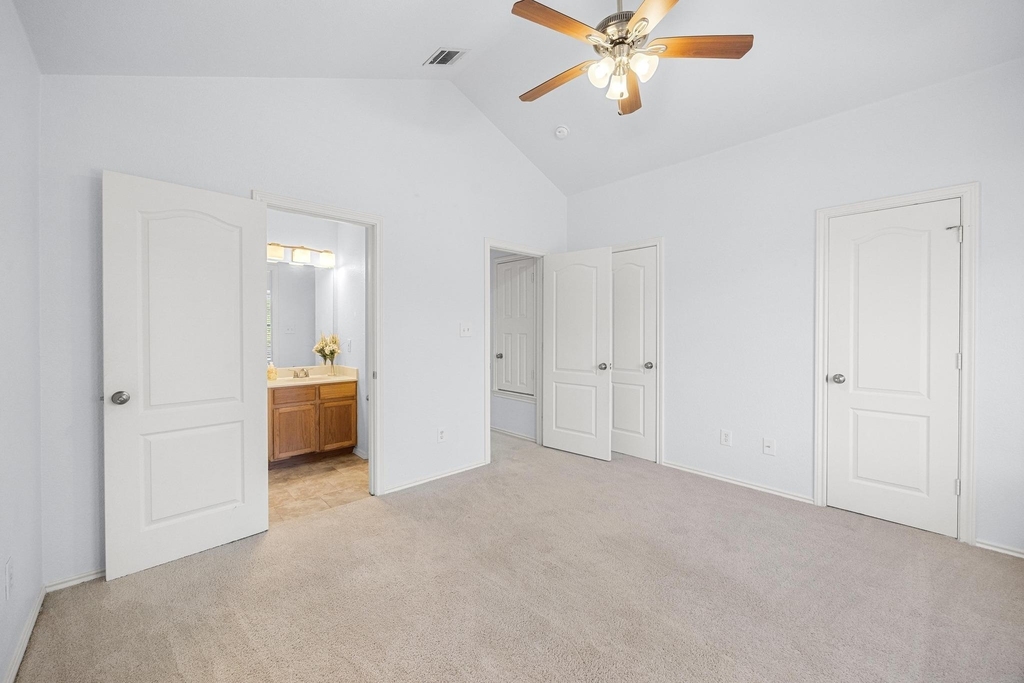 11901 Swearingen Dr - Photo 16
