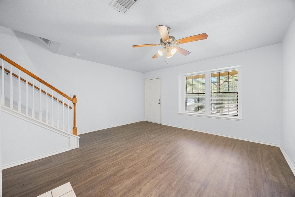 11901 Swearingen Dr - Photo 3