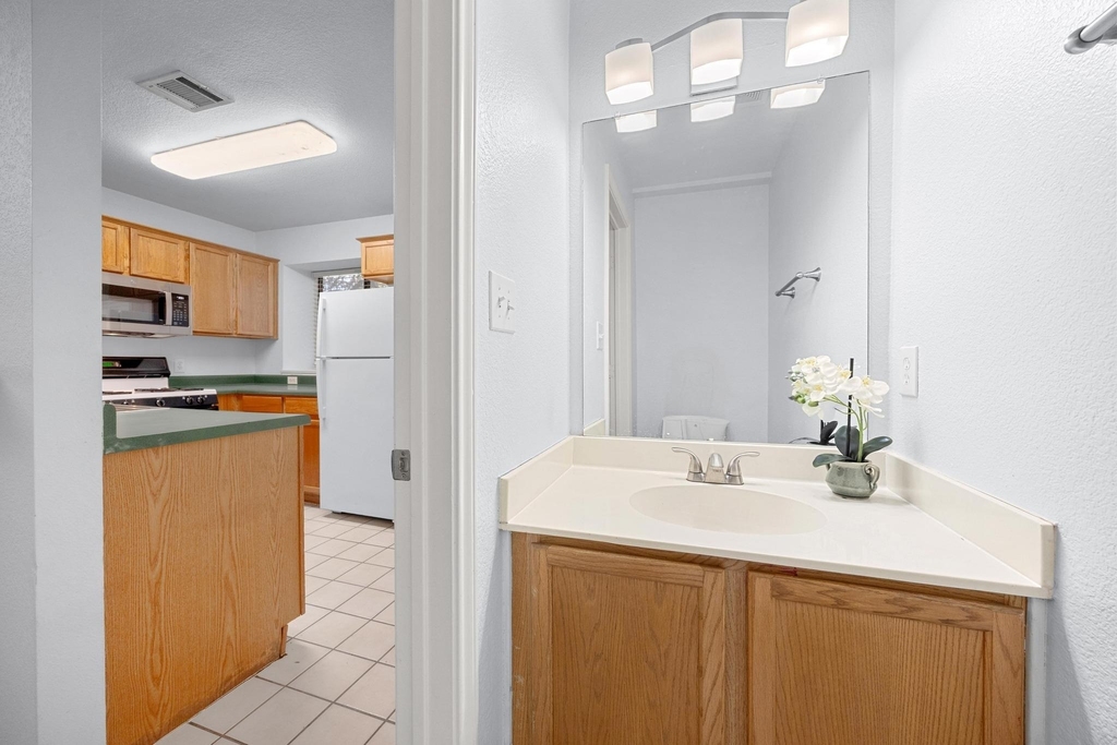11901 Swearingen Dr - Photo 10