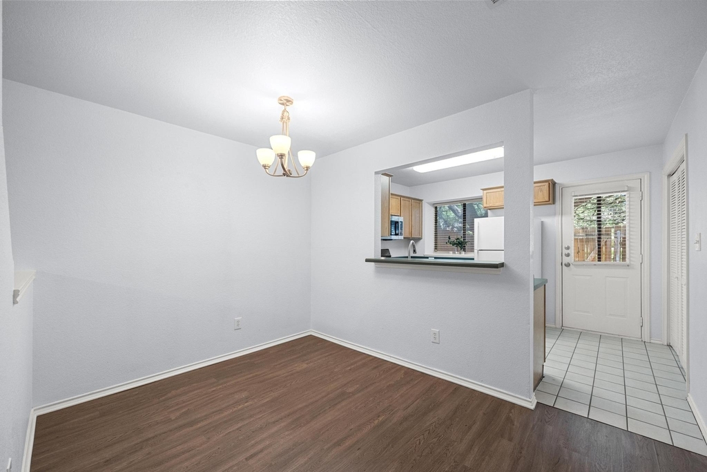 11901 Swearingen Dr - Photo 5