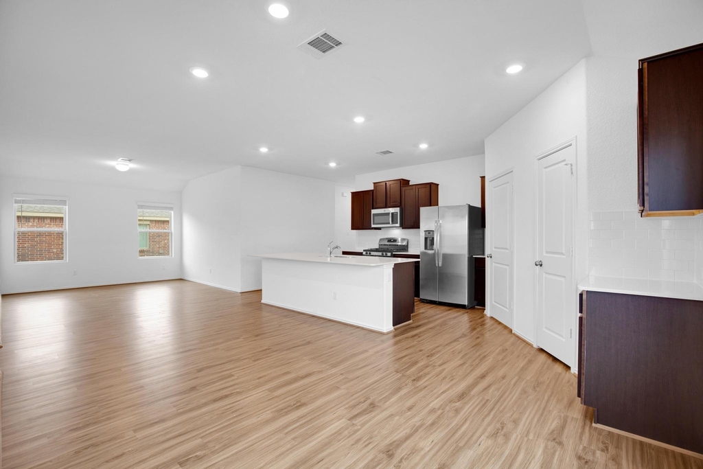 21409 Resource Rd - Photo 6