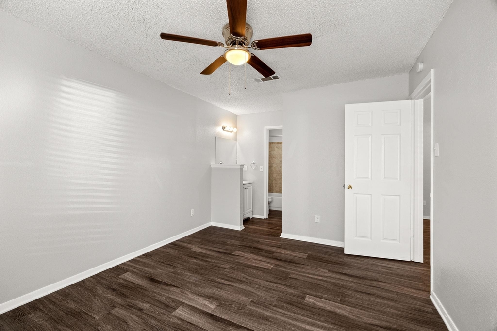 12130 Thompkins Dr - Photo 16
