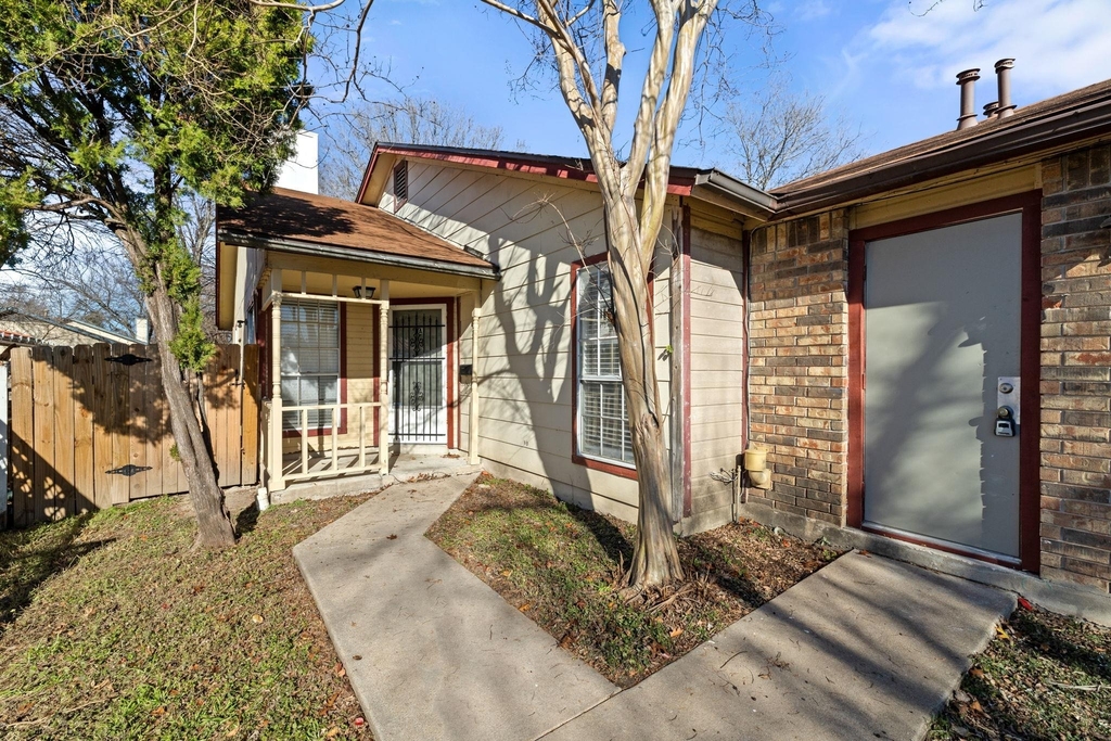 12130 Thompkins Dr - Photo 3
