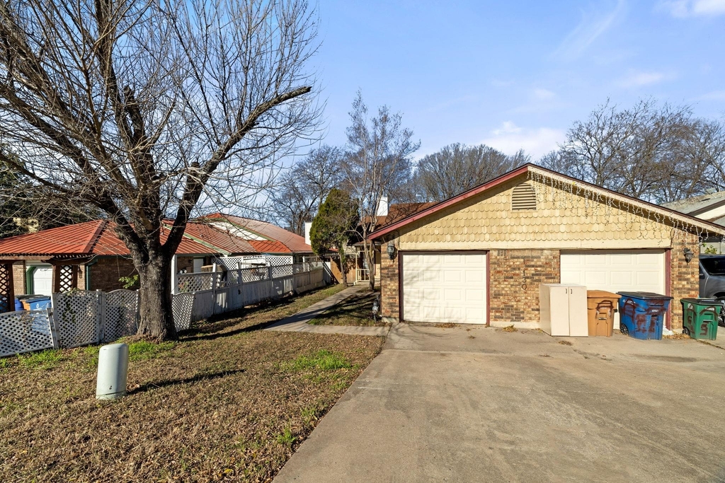 12130 Thompkins Dr - Photo 0
