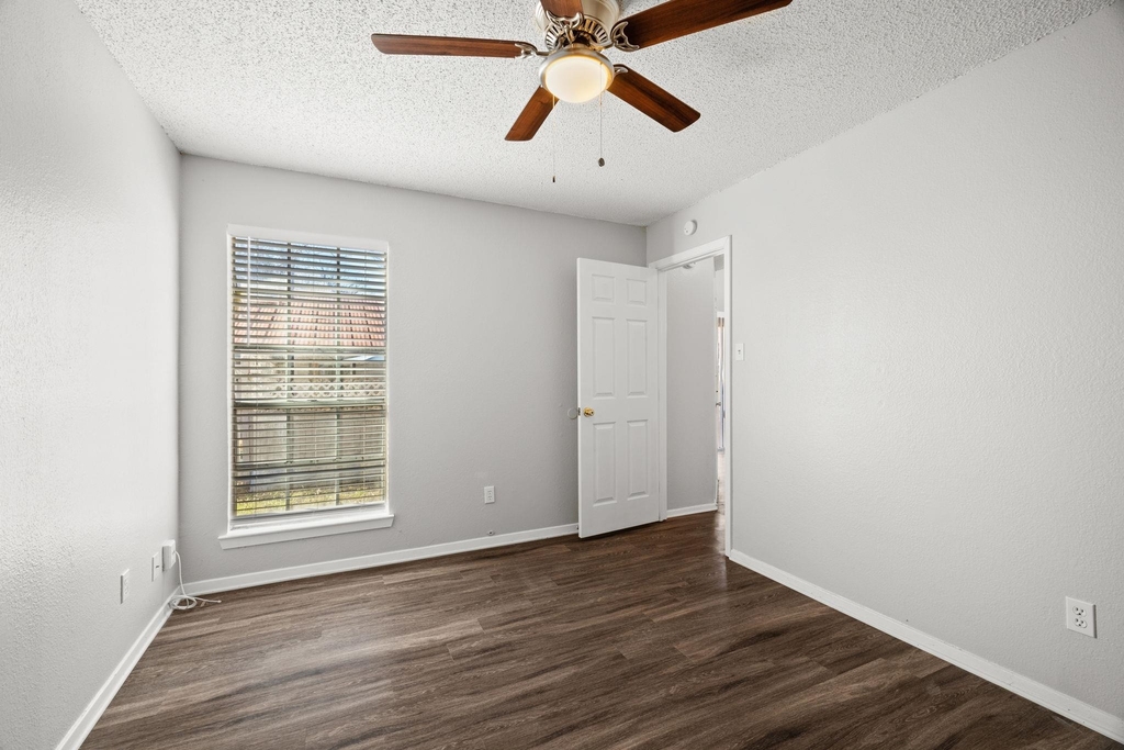 12130 Thompkins Dr - Photo 25