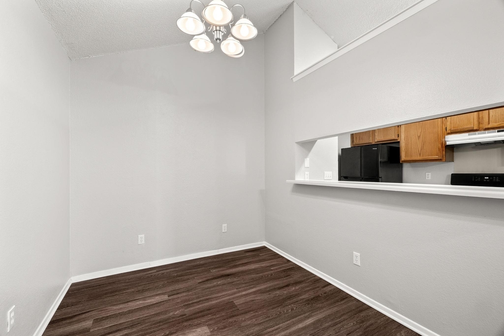 12130 Thompkins Dr - Photo 15