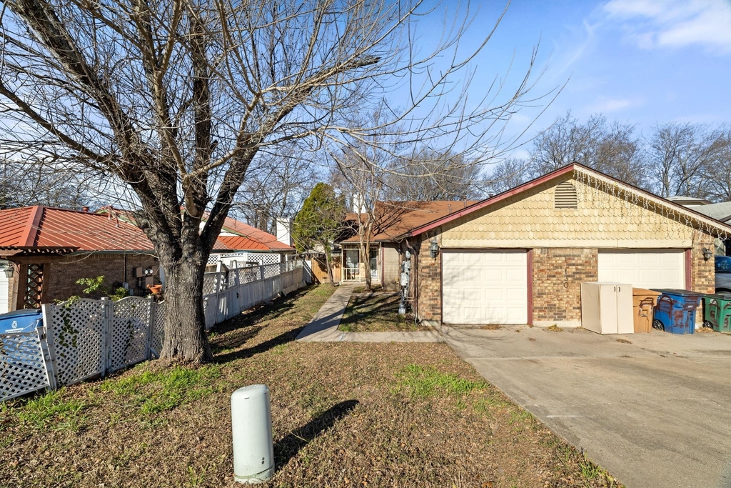 12130 Thompkins Dr - Photo 1