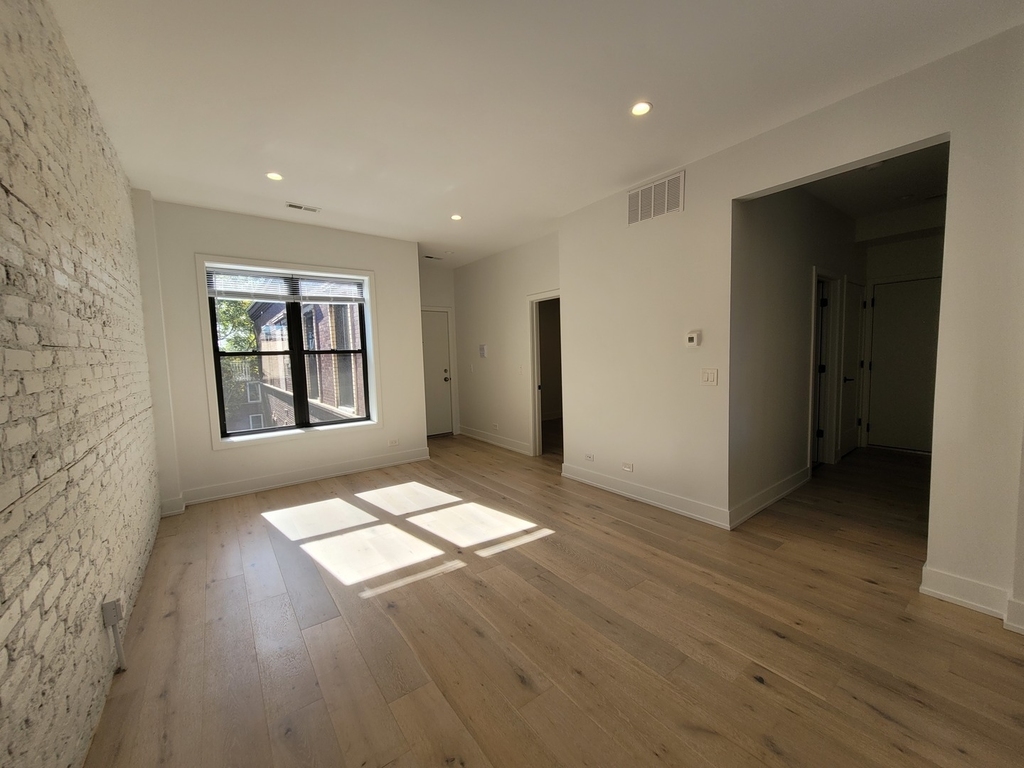 1334 W Bryn Mawr Avenue - Photo 6