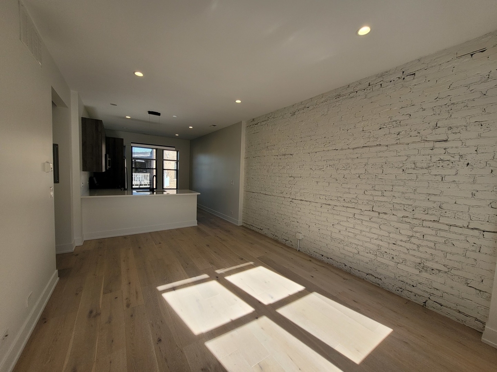 1334 W Bryn Mawr Avenue - Photo 4