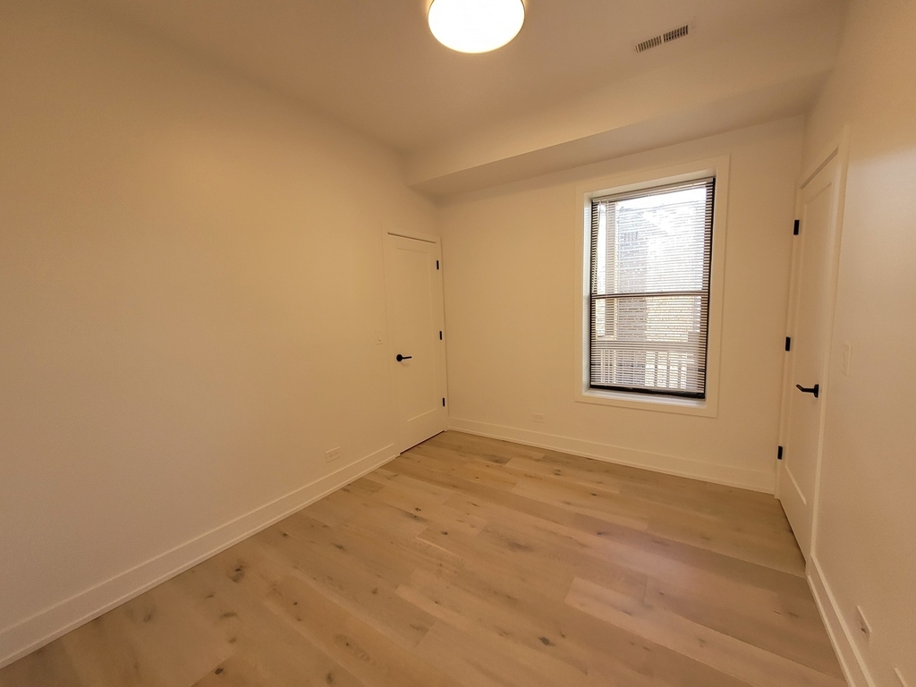 1334 W Bryn Mawr Avenue - Photo 10