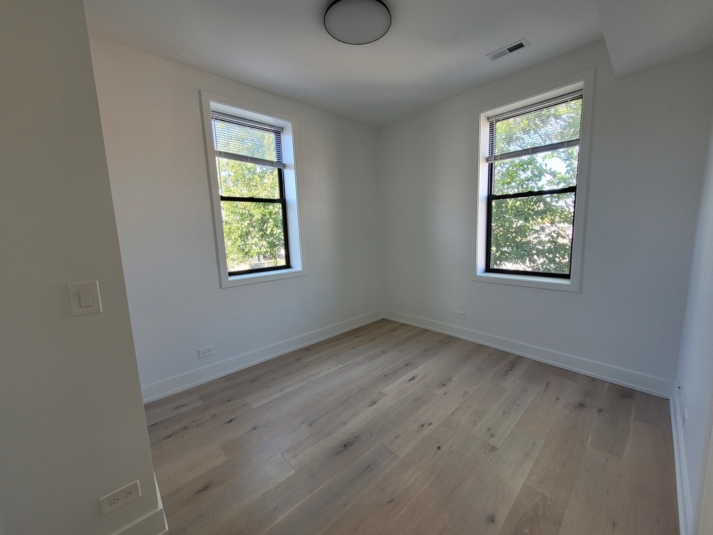 1334 W Bryn Mawr Avenue - Photo 7