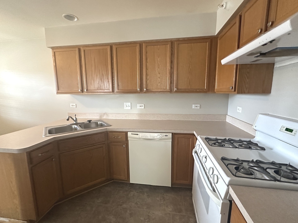 2503 Dickens Drive - Photo 3