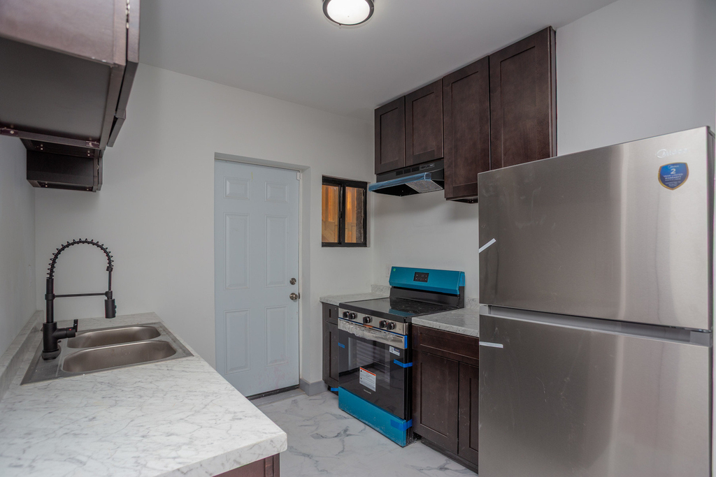 7505 S Yates Street - Photo 5