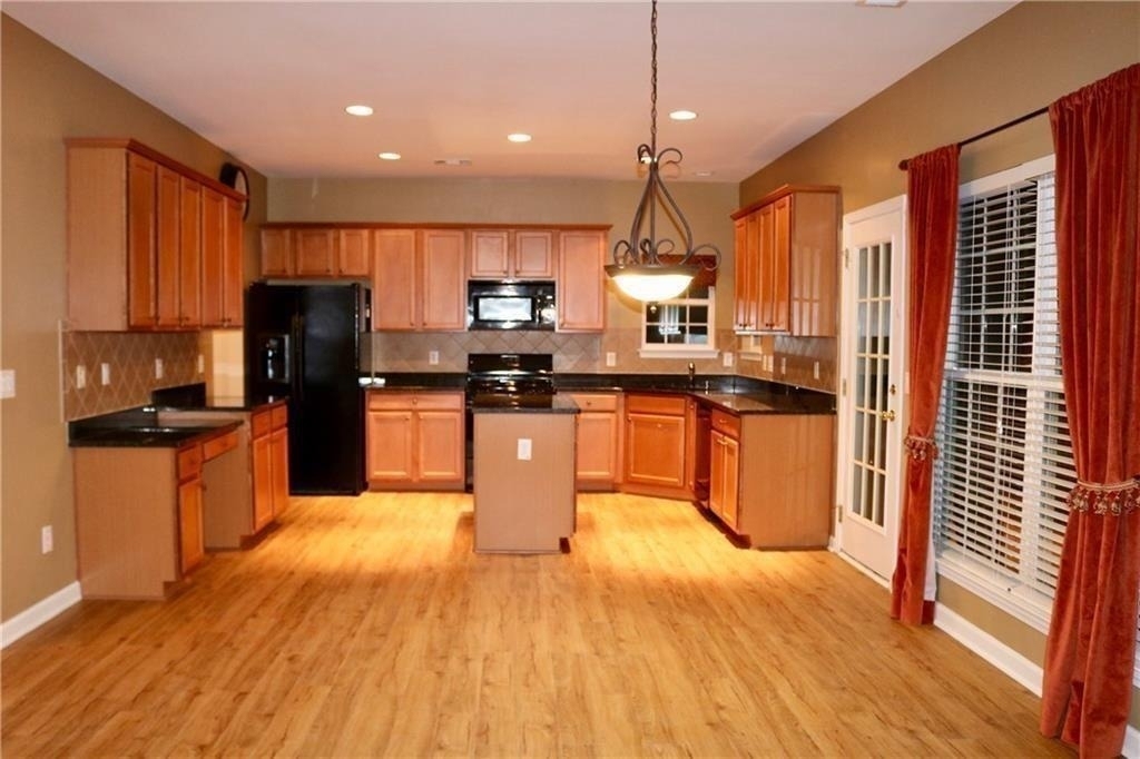 607 Hidden Close - Photo 1
