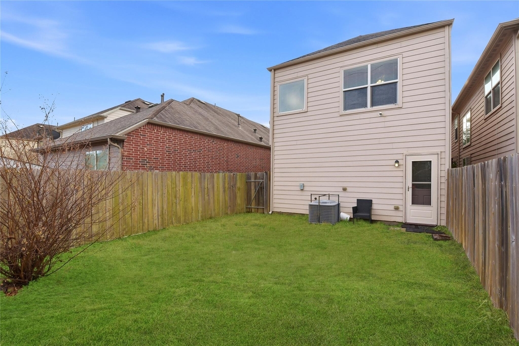 17142 Amarose Drive - Photo 24