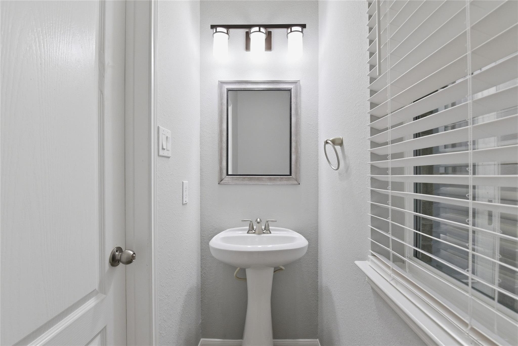 17142 Amarose Drive - Photo 23
