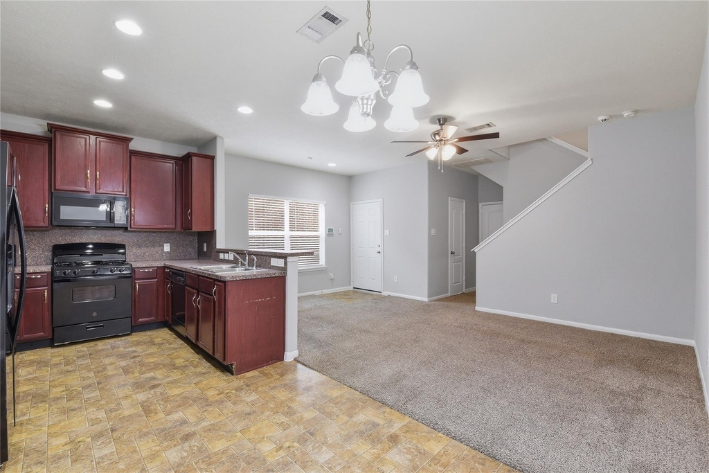 17142 Amarose Drive - Photo 4