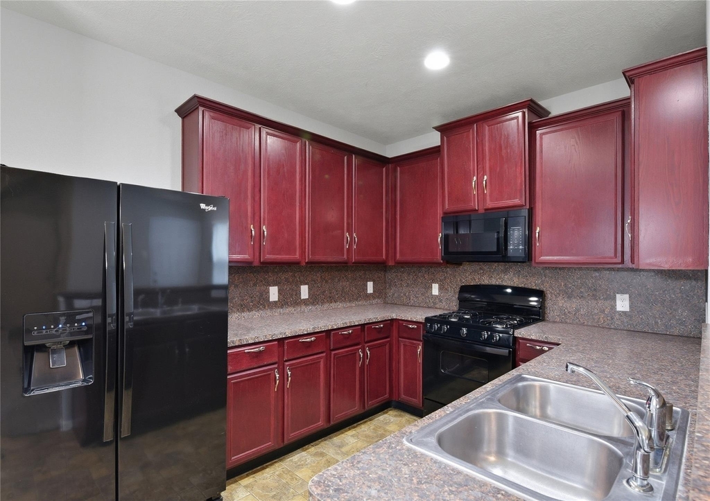 17142 Amarose Drive - Photo 9