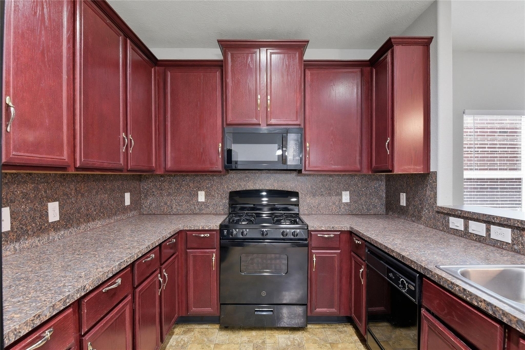 17142 Amarose Drive - Photo 8