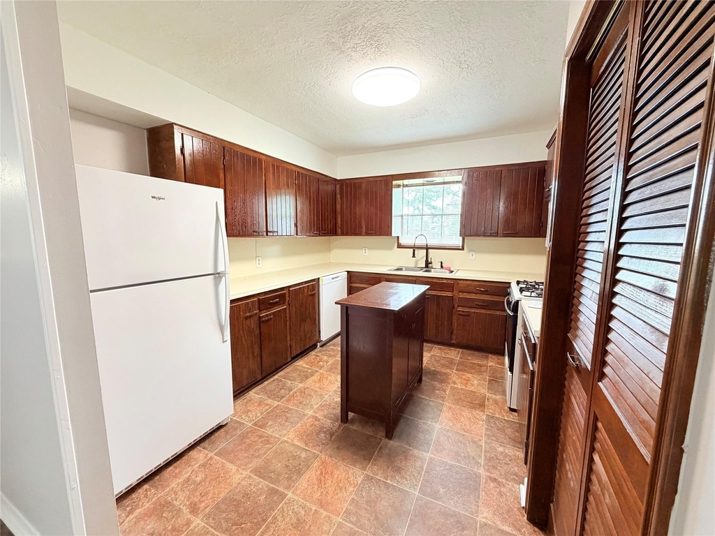 20729 Canterbury Road - Photo 4