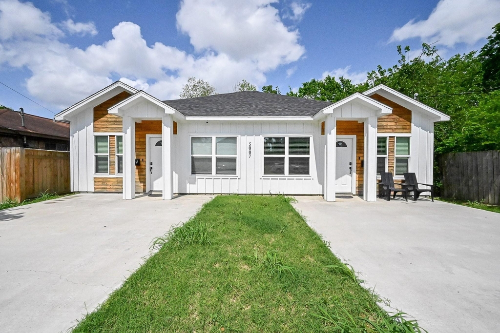 5007 Briscoe Street - Photo 0