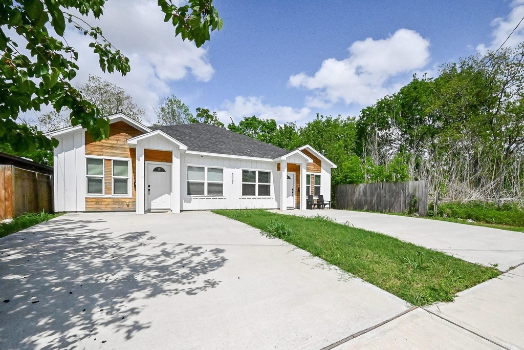5007 Briscoe Street - Photo 1