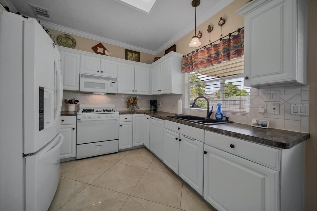 9514 Trailing Moss Drive - Photo 12