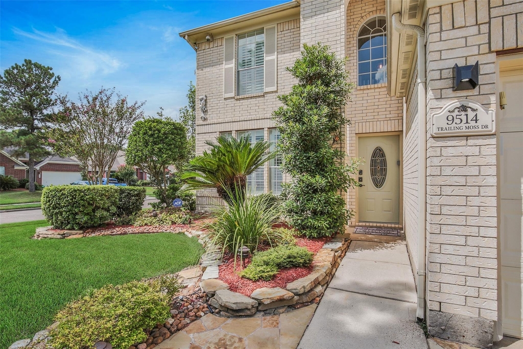 9514 Trailing Moss Drive - Photo 2