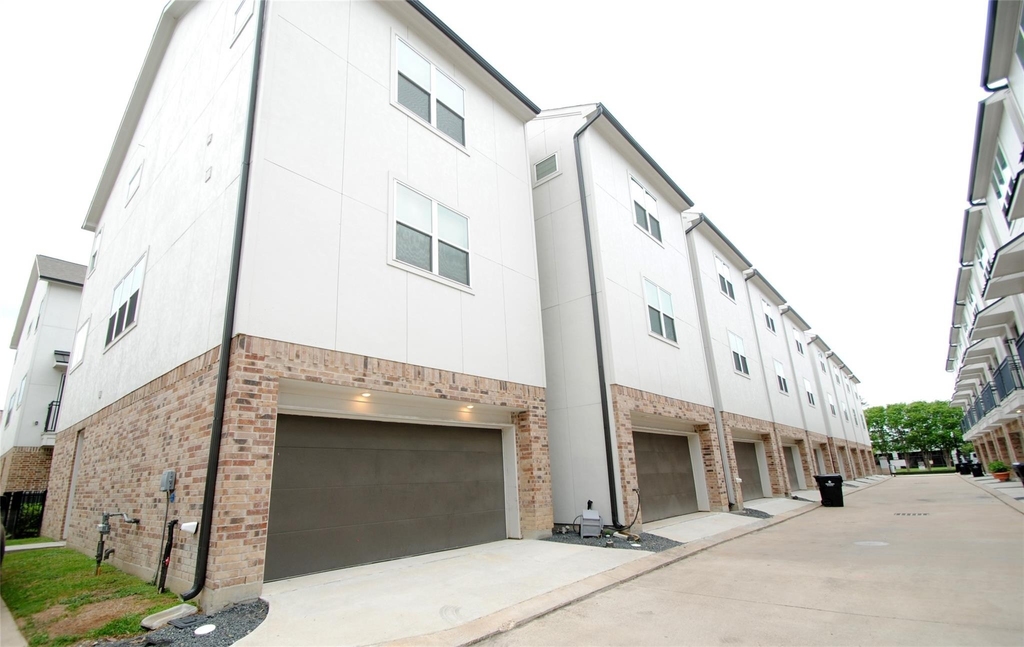 1270 N Post Oak Road - Photo 38