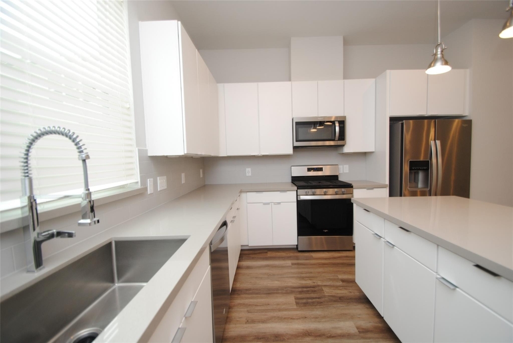 1270 N Post Oak Road - Photo 1