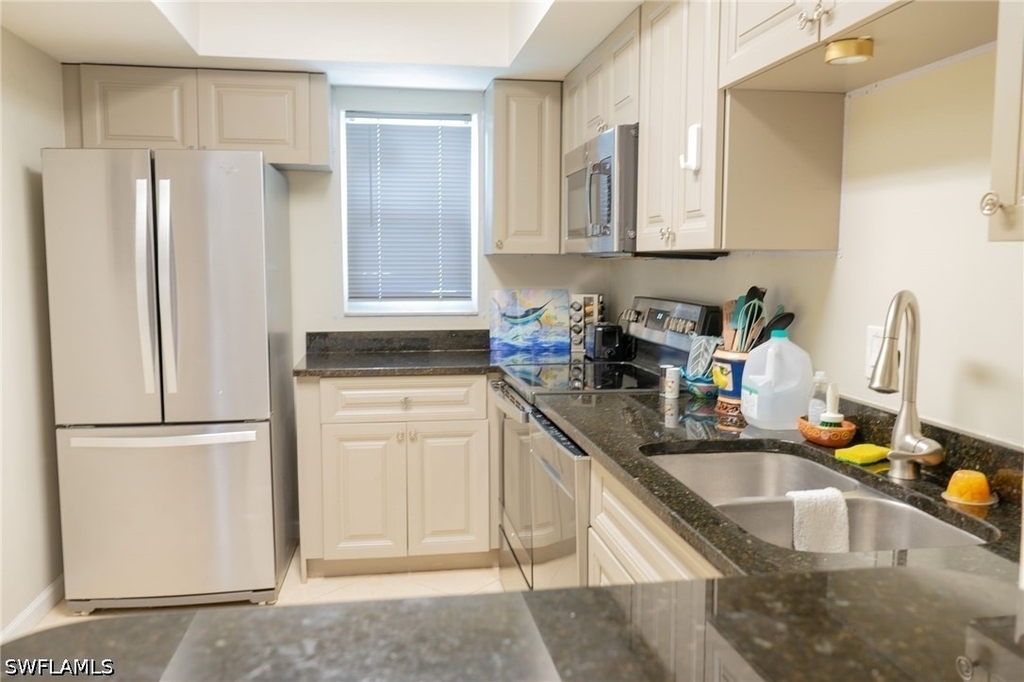 27249 Pullen Avenue - Photo 4