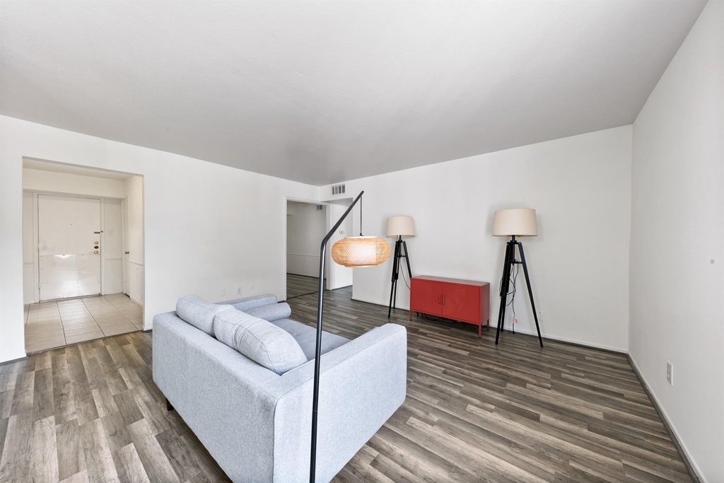 361 N Post Oak Lane - Photo 6